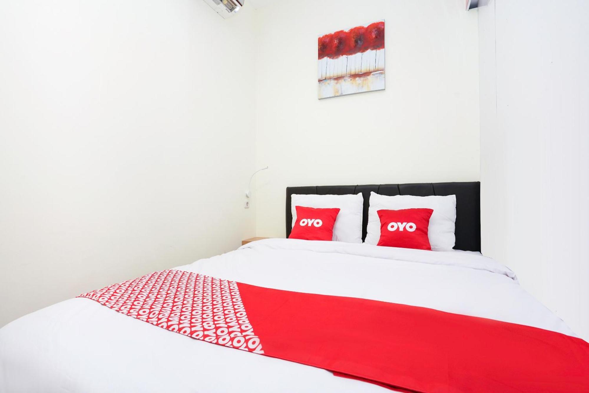Super Oyo Flagship 3688 Pot Art Otel Surabaya Dış mekan fotoğraf