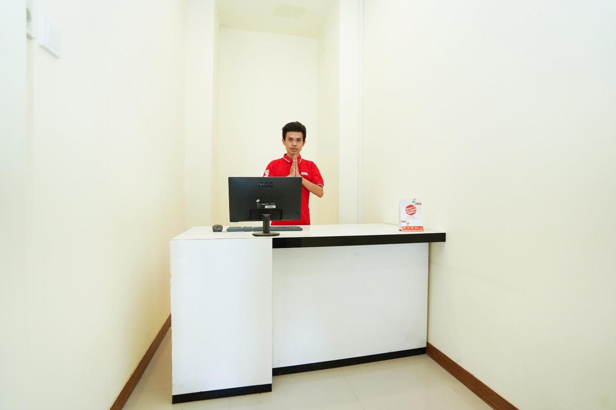 Super Oyo Flagship 3688 Pot Art Otel Surabaya Dış mekan fotoğraf