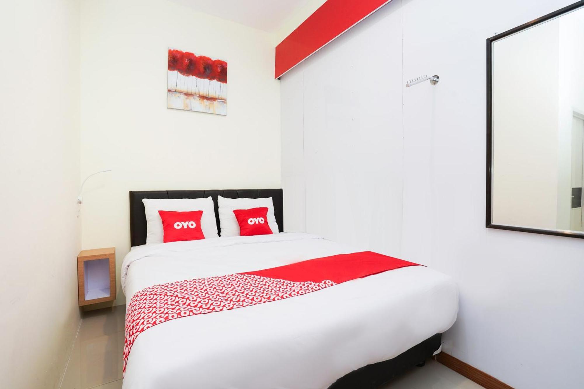 Super Oyo Flagship 3688 Pot Art Otel Surabaya Dış mekan fotoğraf